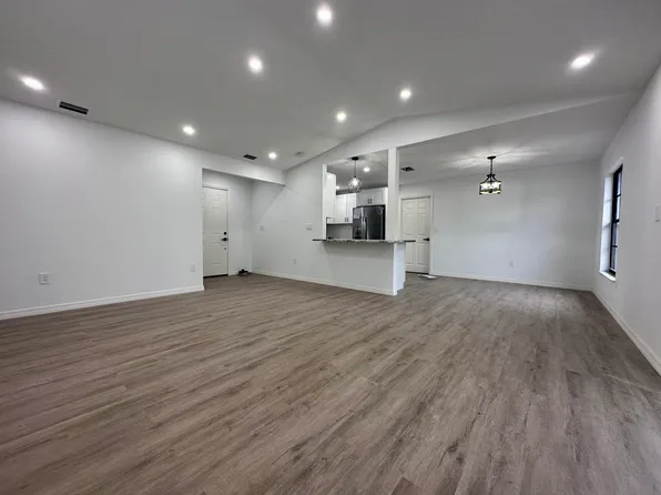 19306 Edgewater Dr, Port Charlotte, FL 33948