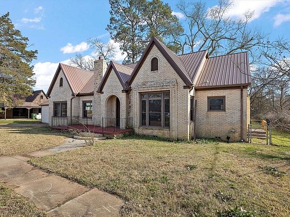 3rd image of 370 Austin St