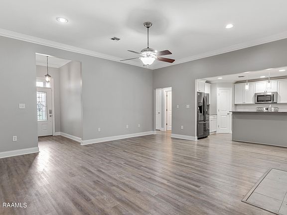 3rd image of 204 Wildflower Ln
