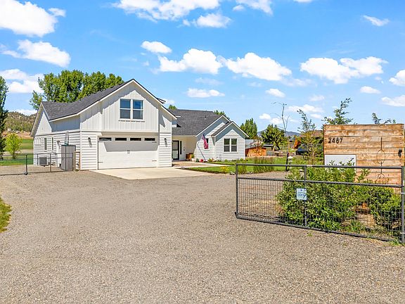 3rd image of 2467 NE Sunset View Ln
