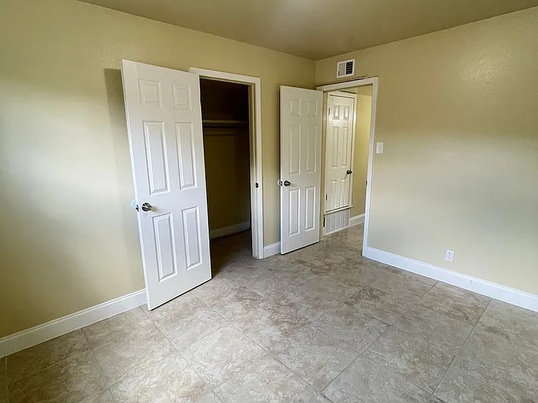 Retama Apartments — Photo 59