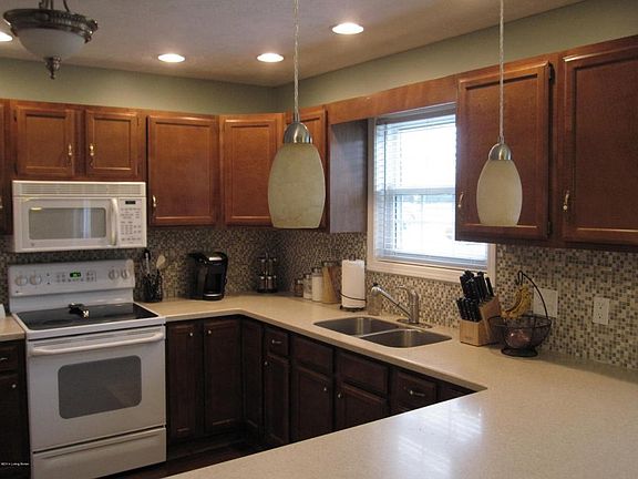 5th image of 3118 Morning Park Ct