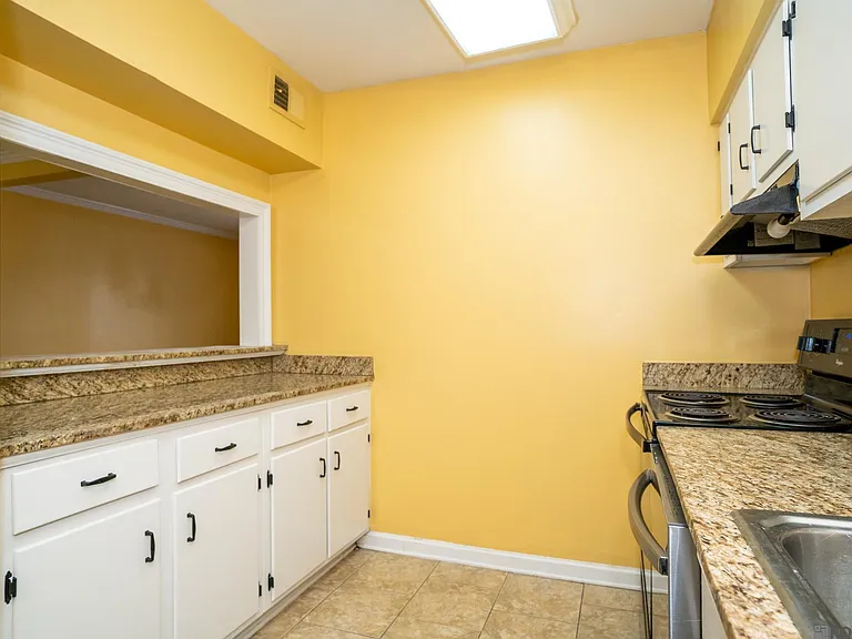 4630 Southpark Dr — Photo 9
