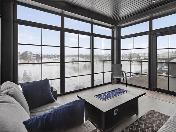 2nd image of 23 Aberdeen Cres