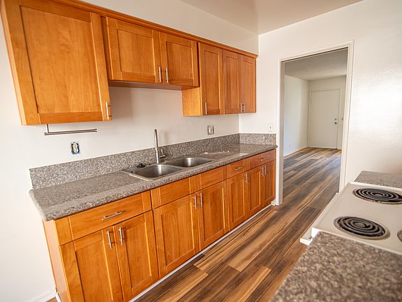 2nd image of 1215 Lyndon St APT 3