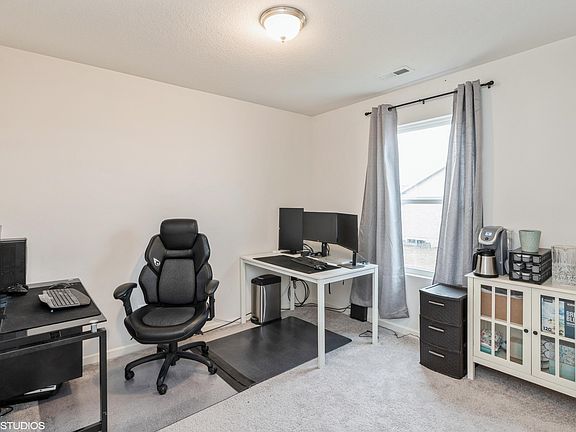 3rd image of 402 Aspen Dr