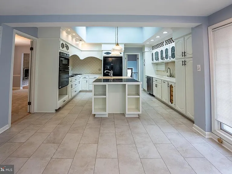 6438 Woodville Dr — Photo 4