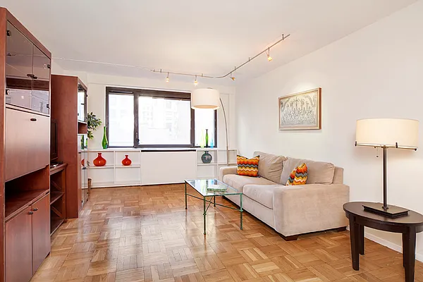 Sold by Marilyn Korn Real Estate | media 3
