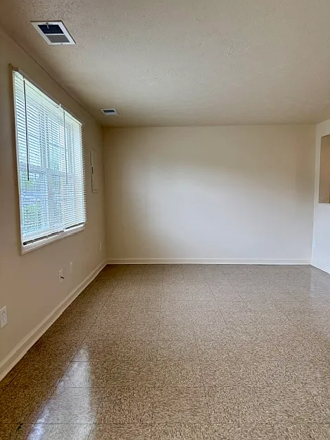 Building Photo - 121 Gooseneck Ct