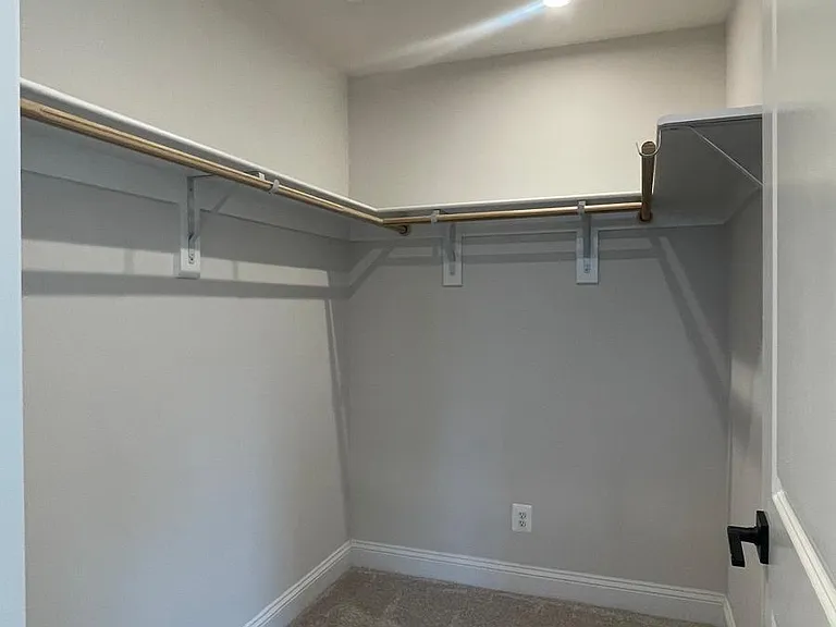 4006 Varick St — Photo 22