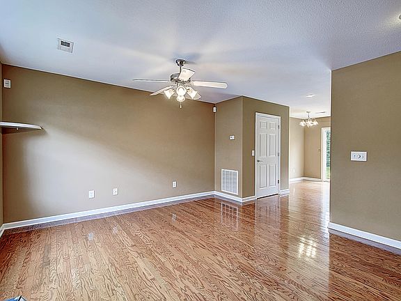 4th image of 2121 S Greenwood Dr APT 600