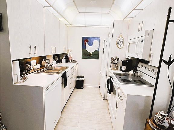 4th image of 2401 Antigua Circle #H-3