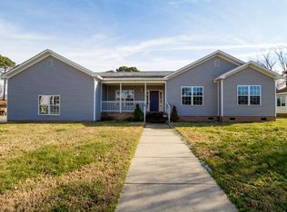 35 Kings Point Dr, Hampton, VA 23669
