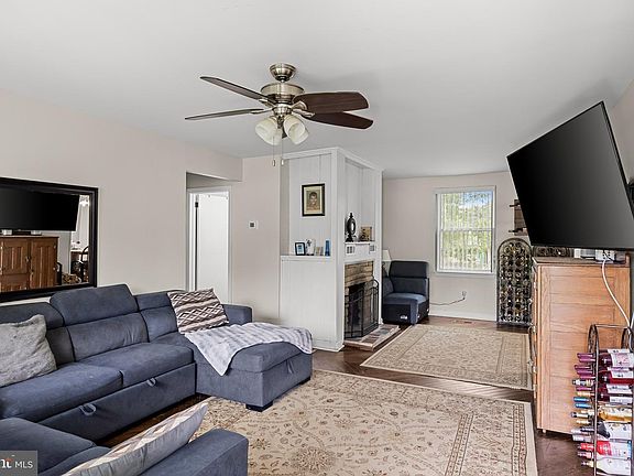 4th image of 7 Lippincott Ave