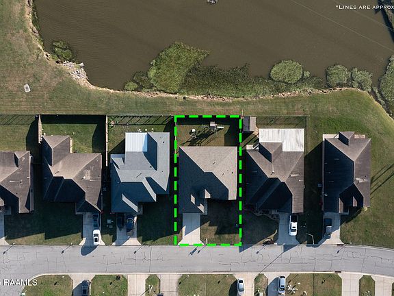 3rd image of 208 Golden Lake Dr