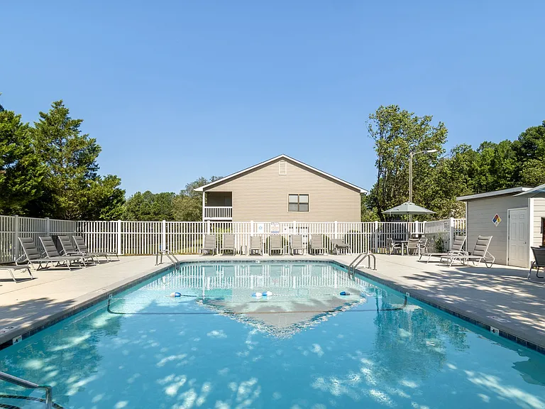 Lakehurst Apartments — Photo 24