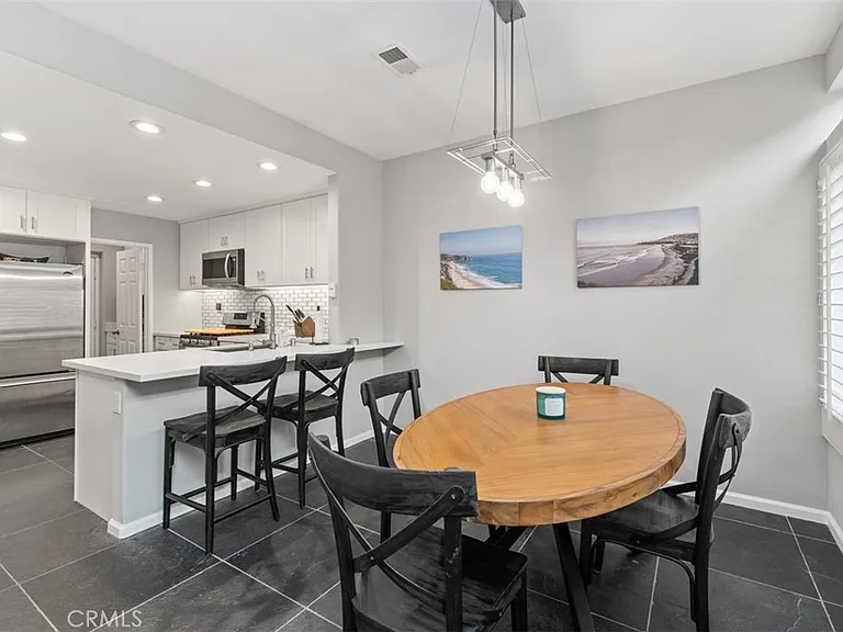 98 Shorebreaker Dr — Photo 4