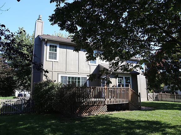 4th image of 250 NE Chateau Dr