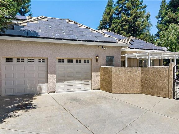 4th image of 9900 Country Oak Ct