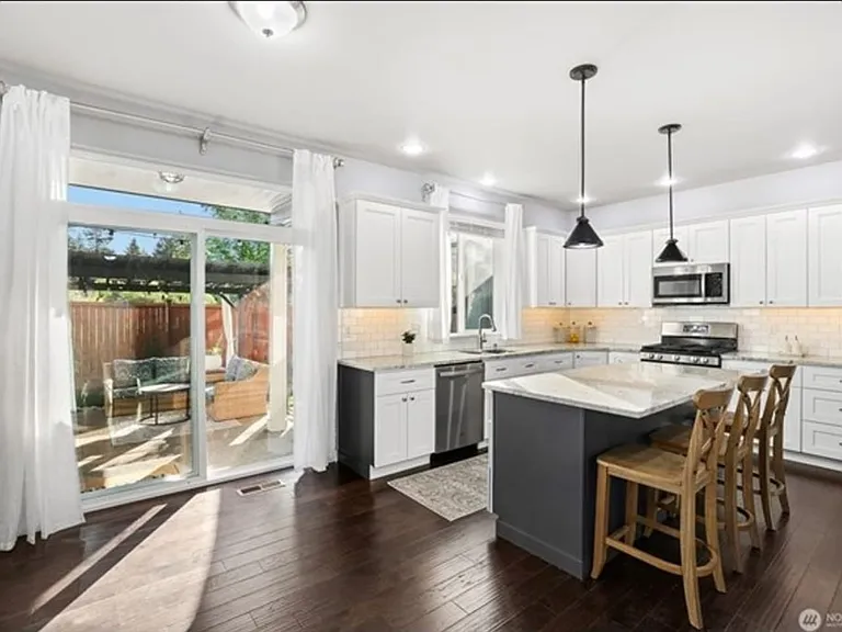 10713 Palisades St SE — Photo 4