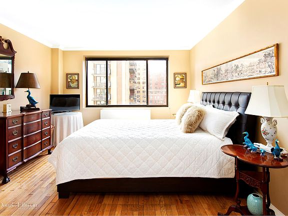4th image of 211 W 71st St APT 9C