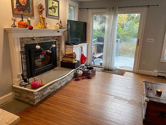 3rd image of 58 Radio Ave