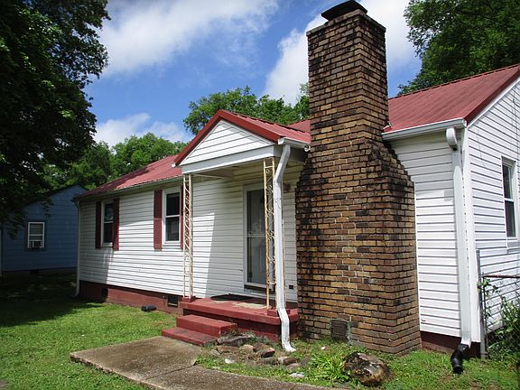 2nd image of 1703 Strawberry Ln