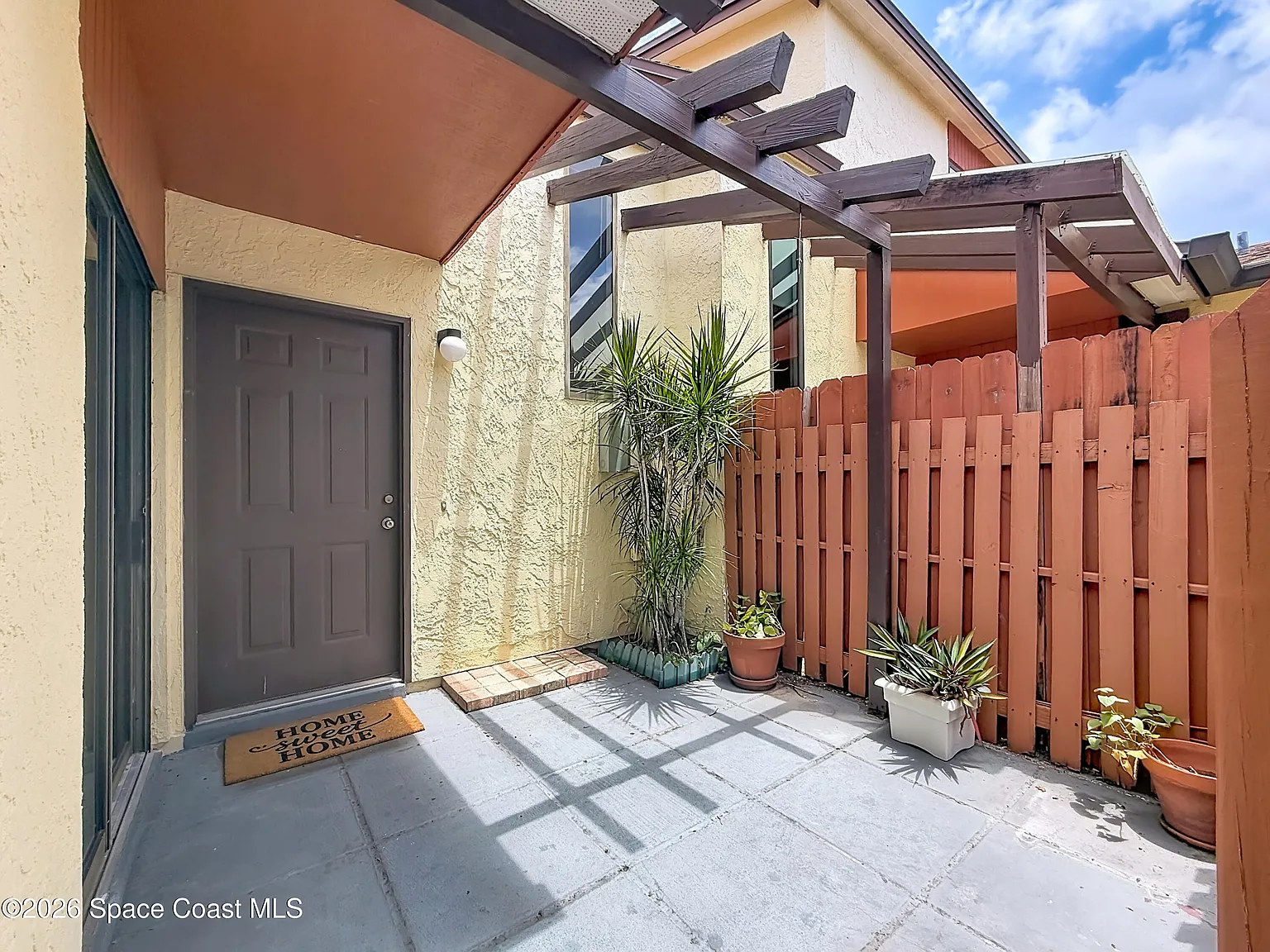 2 bed, 1.5 bath, 1184 sqft, $1,800 — Photo 2