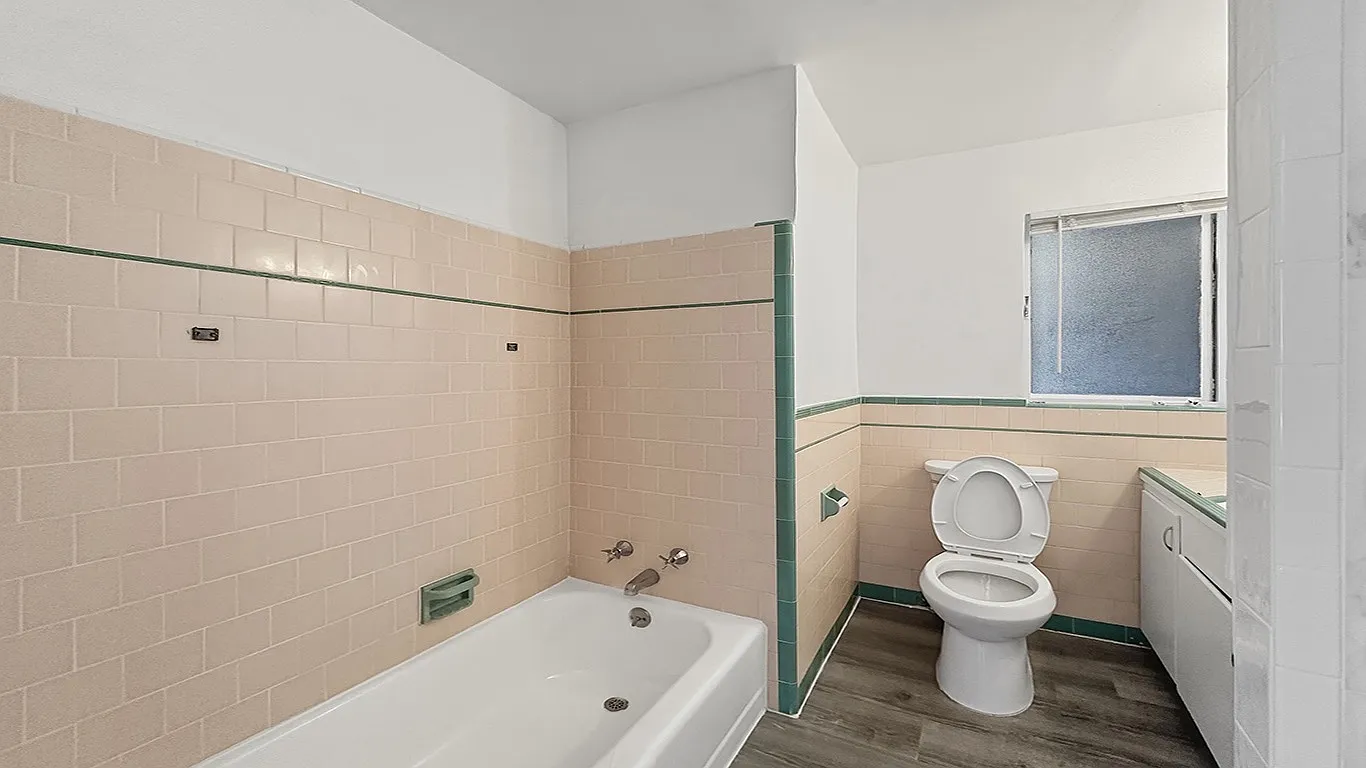 127 W 18th St - 6 — Photo 2