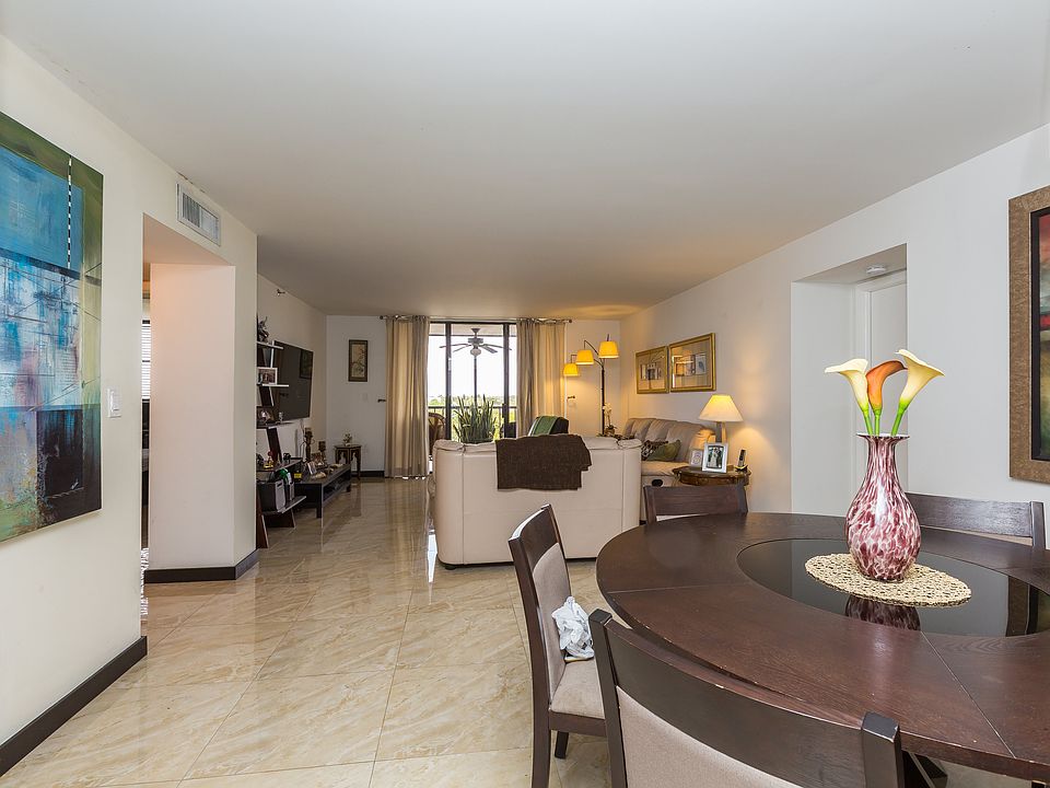 1st image of 900 NE 195th St APT 513