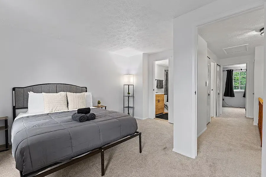 2 bed, 1.0 bath, $3,000 — Photo 2