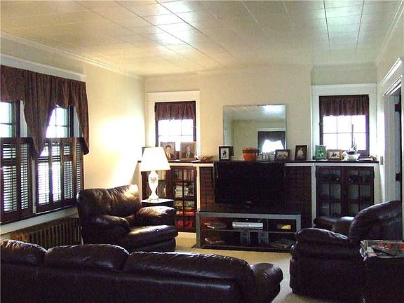 4th image of 335 Center Ave