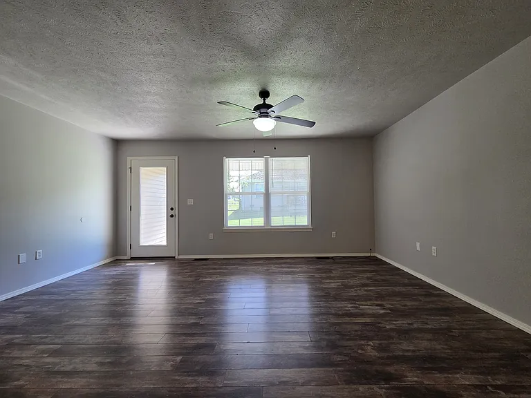 539 Welch St — Photo 3