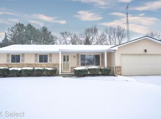 5056 Sturbridge Ct, Grand Blanc, MI 48439