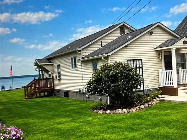 8876 Maple Dr, Cicero, NY 13039