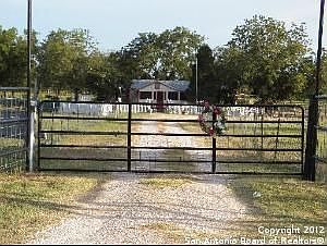 3rd image of 402 E County Road 678