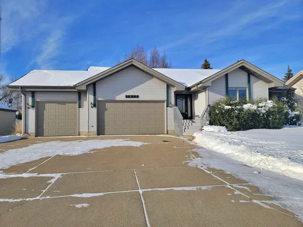 1612 Centennial St, Minot, ND 58701