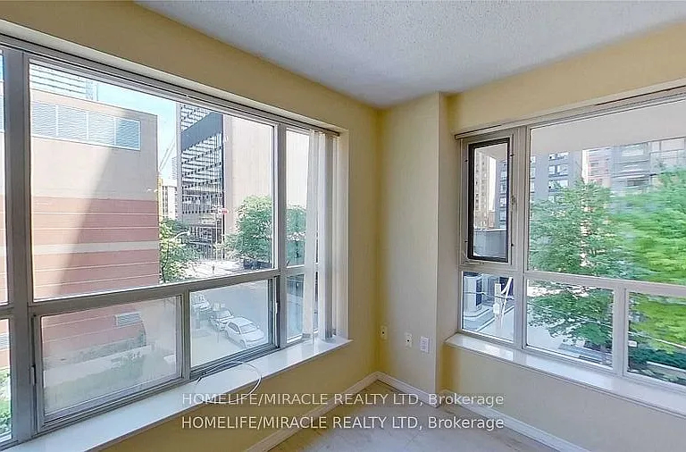887 Bay St #304 — Photo 23