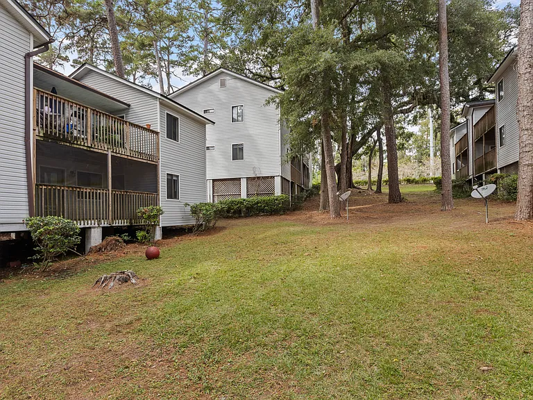 Windsor Woods — Photo 15