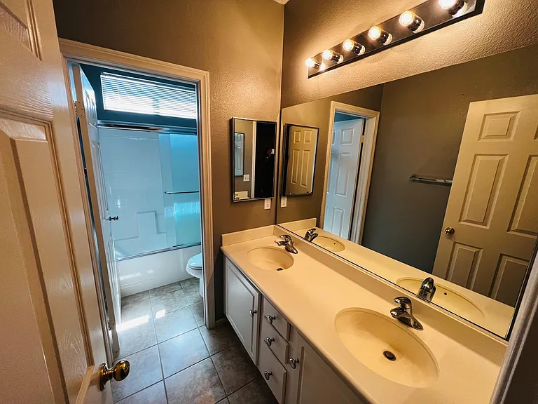5552 Las Brisas Ter — Photo 12