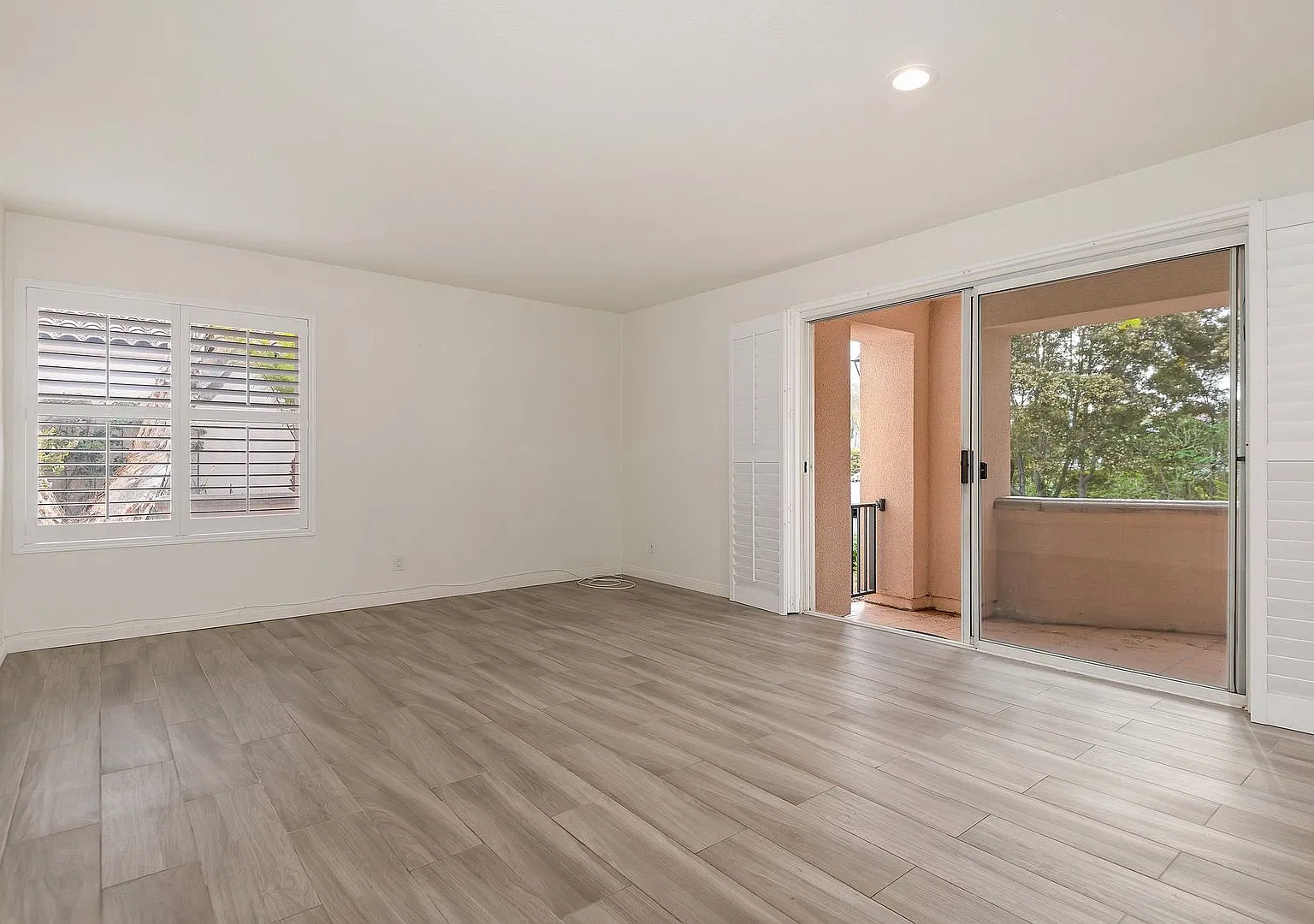 Ideal Location! El Escorial at East Beach — Photo 4