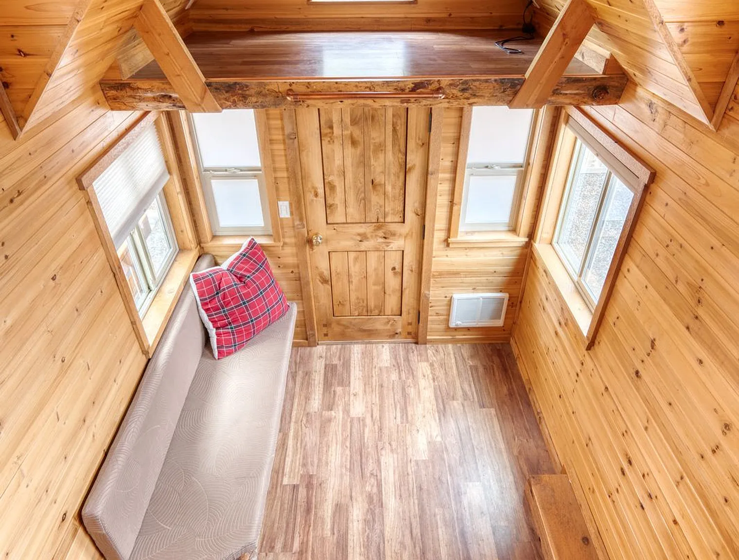 7 bed, 5.0 bath, $21,965 — Photo 3