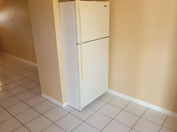 3rd image of 24 SE 11th St APT 2