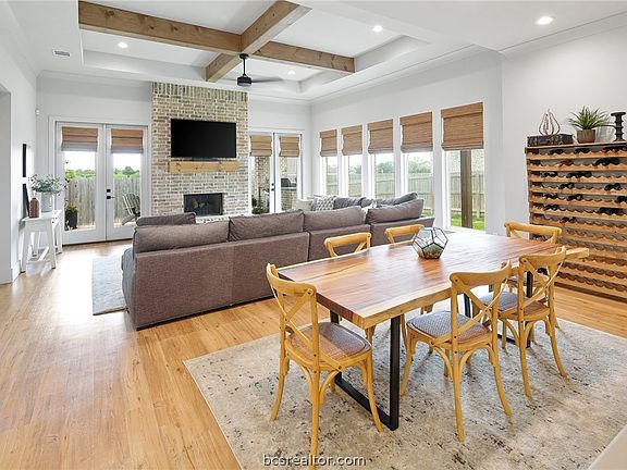 3rd image of 1330 Crystal Ln