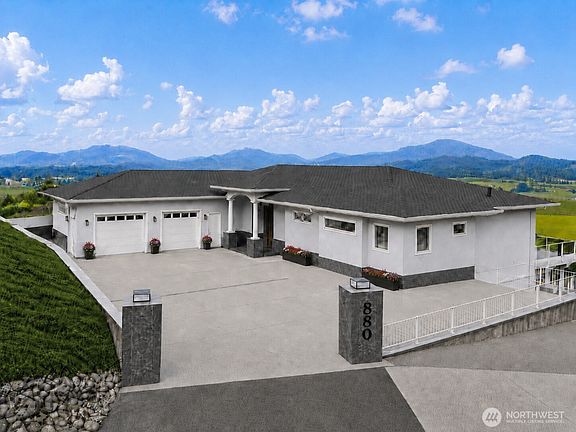 3rd image of 880 Bella Vista Lane