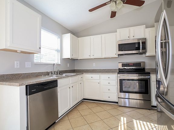 5th image of 7 N Brushwood Ct