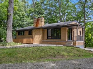 27524 Terrence St, Livonia, MI 48154