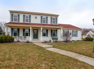 679 Laureate Dr, Pewaukee, WI 53072