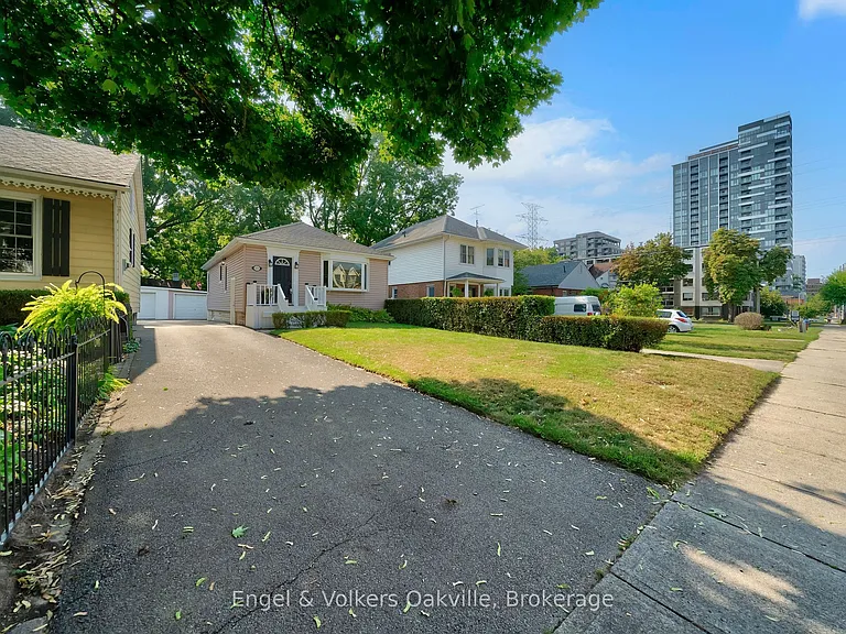 1354 Ontario St — Photo 2