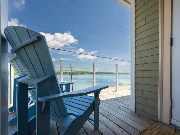 958 Main St, Mahone Bay, NS B0J 2E0
